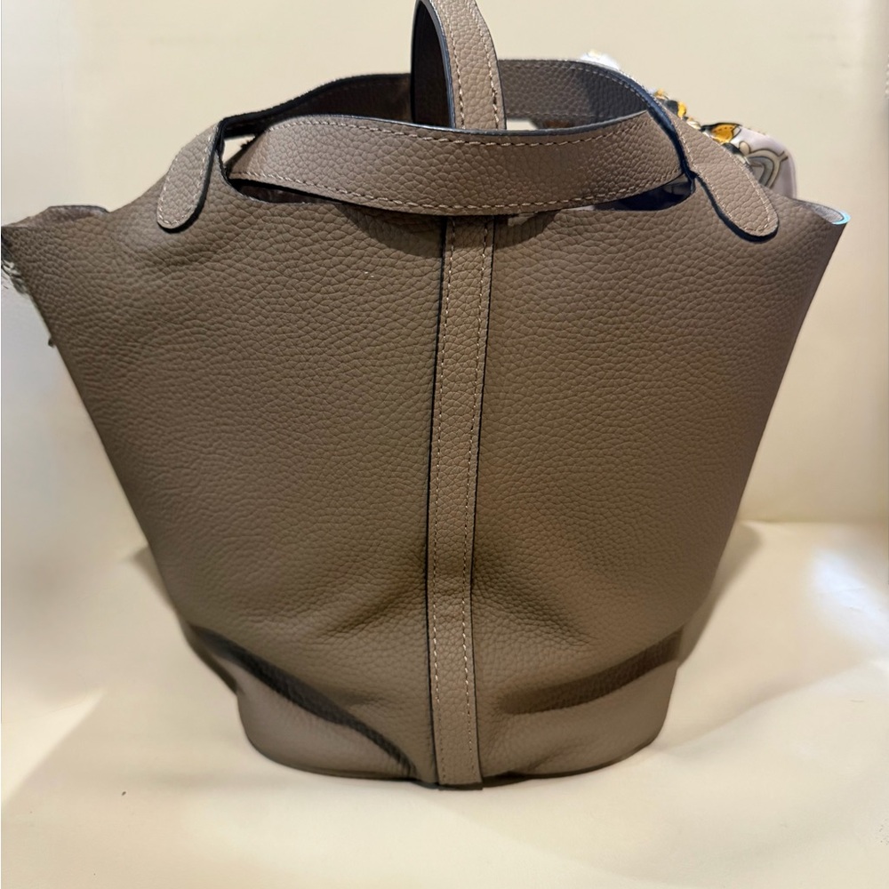 New Bucket Tote Bag Womens Taupe Drawstring Insert Bag with Bag Charm - Picture 2 of 12